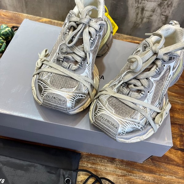 발렌시아가 3XL 스니커즈 [매장가 158만원대]