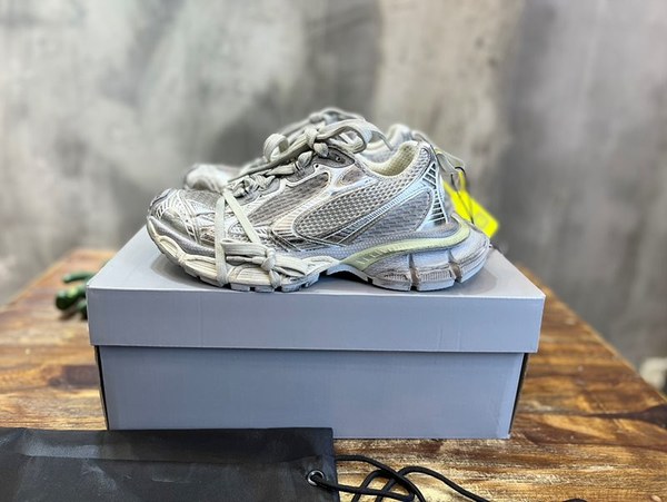 발렌시아가 3XL 스니커즈 [매장가 158만원대]