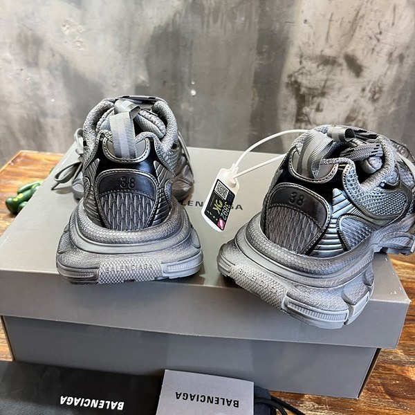 발렌시아가 3XL 스니커즈 [매장가 158만원대]