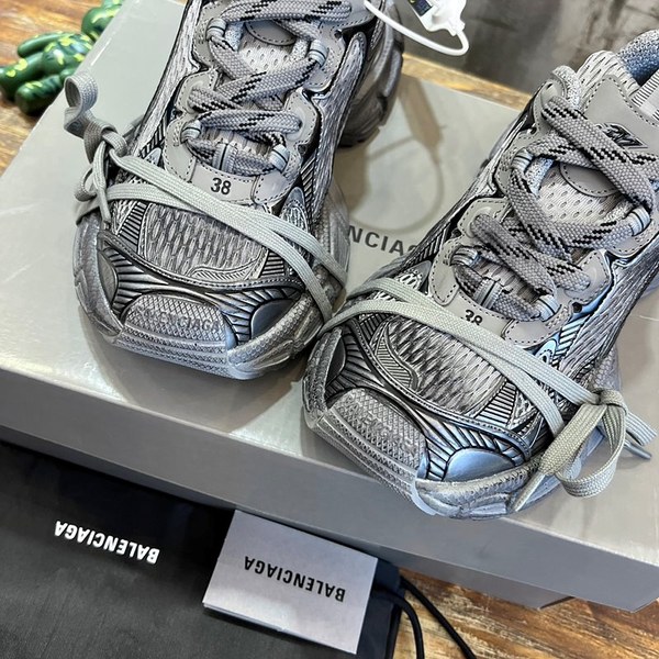 발렌시아가 3XL 스니커즈 [매장가 158만원대]