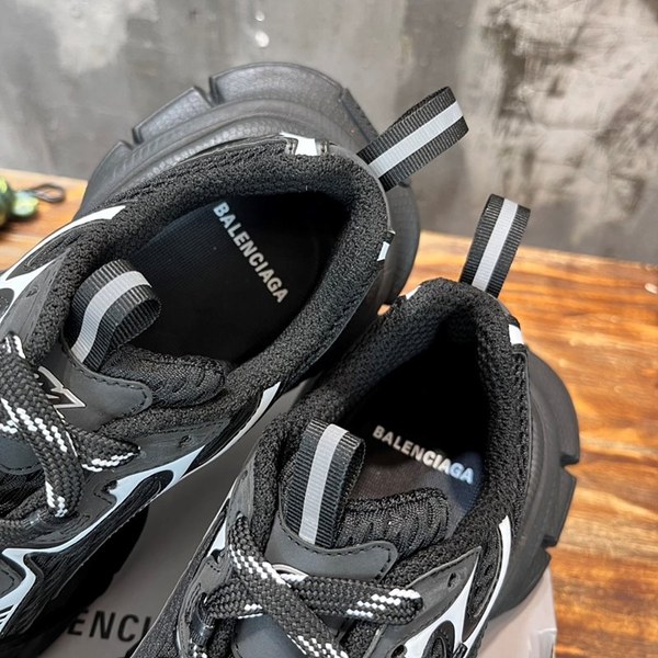 발렌시아가 3XL 스니커즈 [매장가 158만원대]