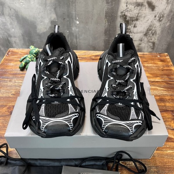 발렌시아가 3XL 스니커즈 [매장가 158만원대]