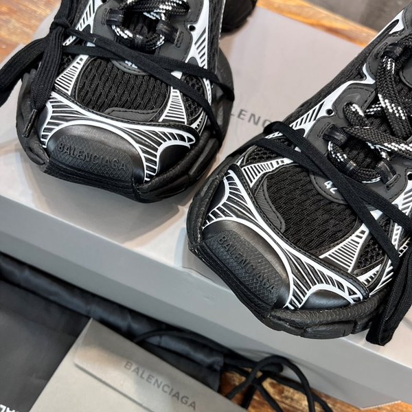 발렌시아가 3XL 스니커즈 [매장가 158만원대]