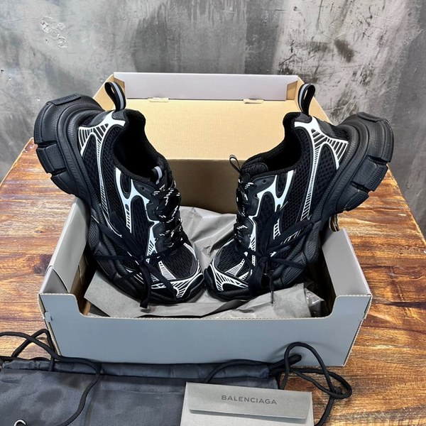 발렌시아가 3XL 스니커즈 [매장가 158만원대]