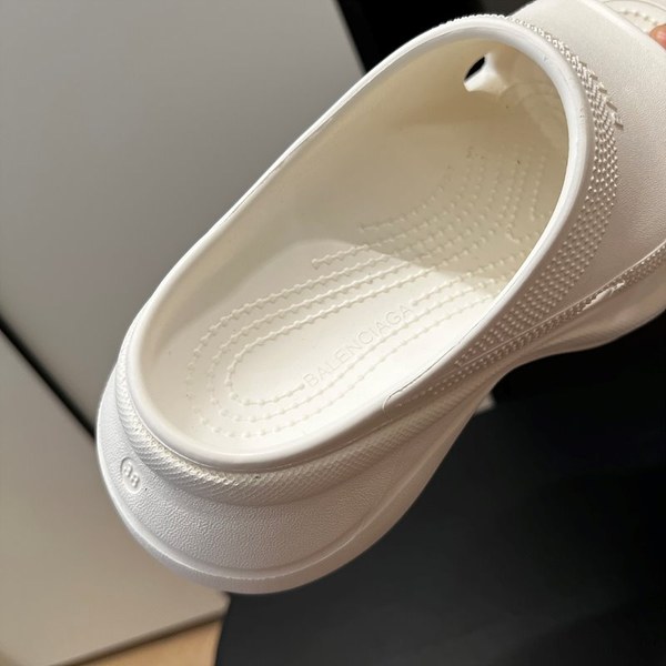 발렌시아가 크록스 슬라이드 뮬 샌들 [매장가 80만원대]