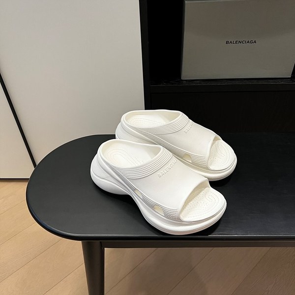 발렌시아가 크록스 슬라이드 뮬 샌들 [매장가 80만원대]