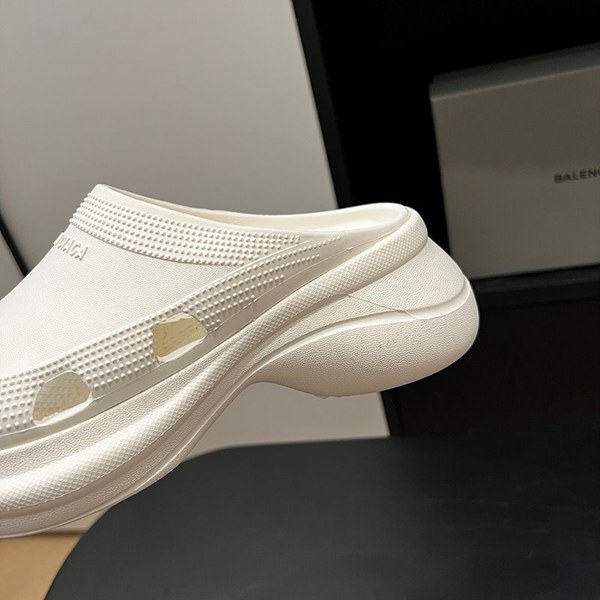 발렌시아가 크록스 슬라이드 뮬 샌들 [매장가 80만원대]