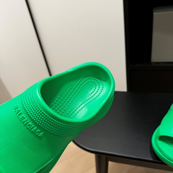 발렌시아가 크록스 슬라이드 뮬 샌들 [매장가 80만원대]