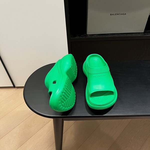 발렌시아가 크록스 슬라이드 뮬 샌들 [매장가 80만원대]