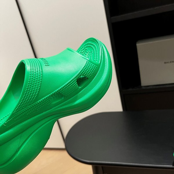 발렌시아가 크록스 슬라이드 뮬 샌들 [매장가 80만원대]