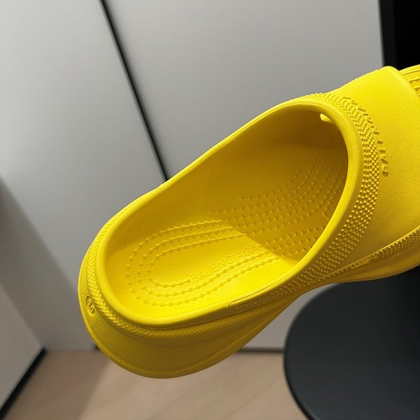 발렌시아가 크록스 슬라이드 뮬 샌들 [매장가 80만원대]