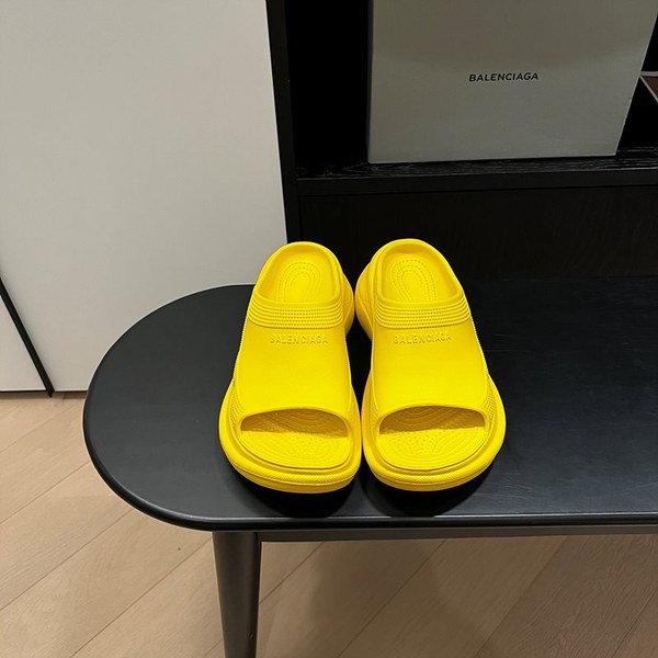 발렌시아가 크록스 슬라이드 뮬 샌들 [매장가 80만원대]