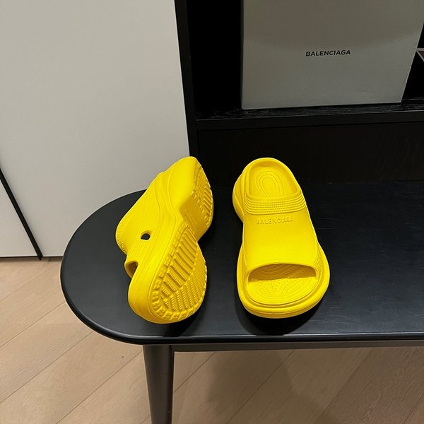 발렌시아가 크록스 슬라이드 뮬 샌들 [매장가 80만원대]