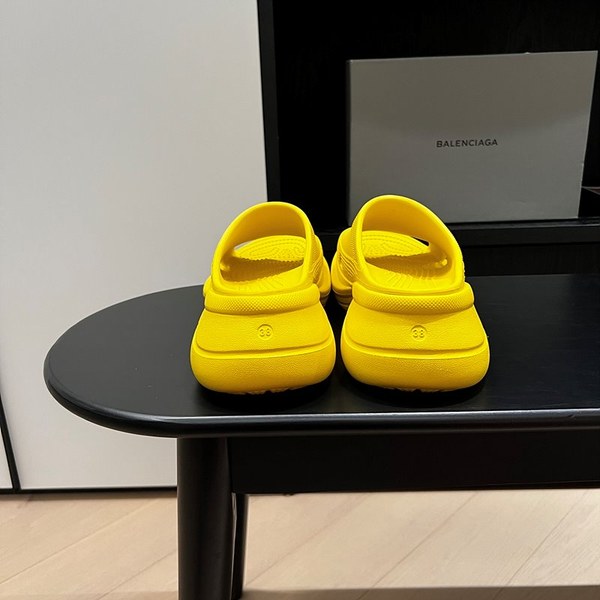 발렌시아가 크록스 슬라이드 뮬 샌들 [매장가 80만원대]