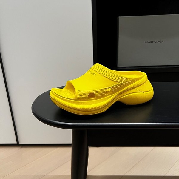 발렌시아가 크록스 슬라이드 뮬 샌들 [매장가 80만원대]