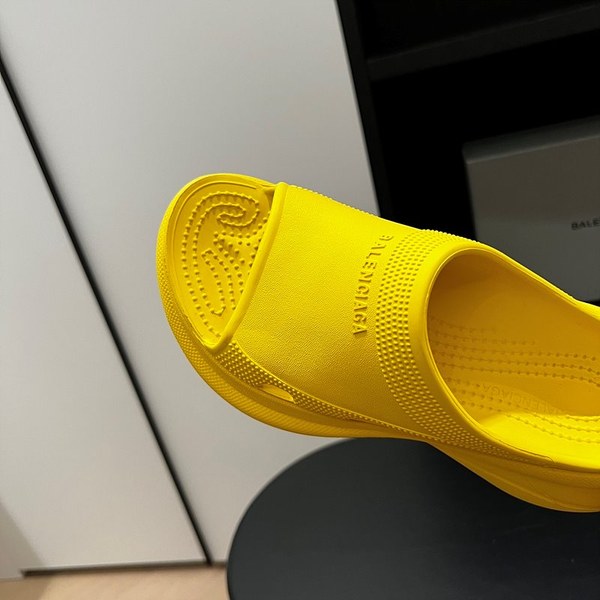 발렌시아가 크록스 슬라이드 뮬 샌들 [매장가 80만원대]