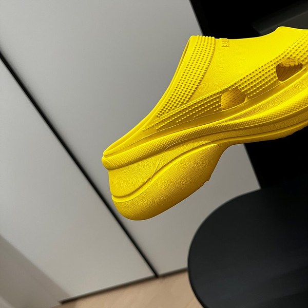 발렌시아가 크록스 슬라이드 뮬 샌들 [매장가 80만원대]