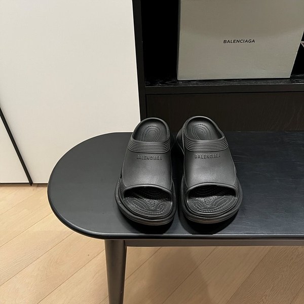 발렌시아가 크록스 슬라이드 뮬 샌들 [매장가 80만원대]