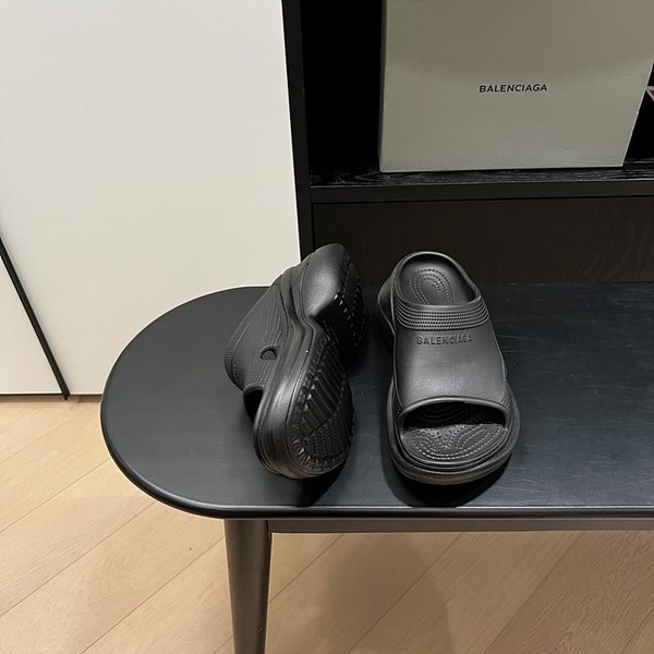 발렌시아가 크록스 슬라이드 뮬 샌들 [매장가 80만원대]