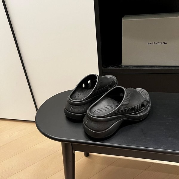 발렌시아가 크록스 슬라이드 뮬 샌들 [매장가 80만원대]