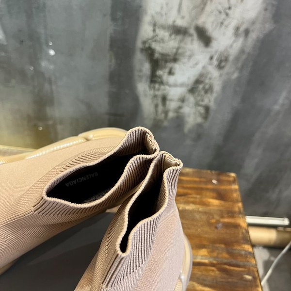 발렌시아가 SPEED 2.0 모노컬러 베이지 스니커즈 신발 [매장가 136만원대]