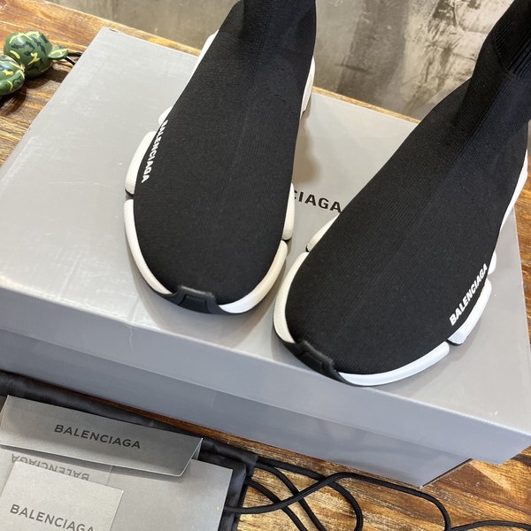 발렌시아가 스피드러너 SPEED2.0 리사이클드 니트 트레이너 블랙  [매장가140만원대]