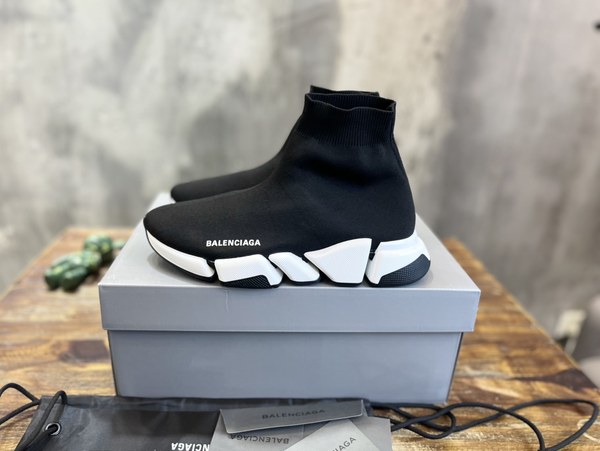 발렌시아가 스피드러너 SPEED2.0 리사이클드 니트 트레이너 블랙  [매장가140만원대]