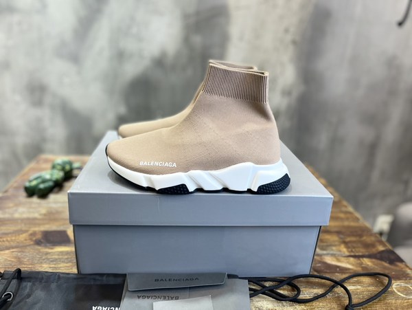 발렌시아가 스피드러너 SPEED 스니커즈 베이지 [매장가140만원대]