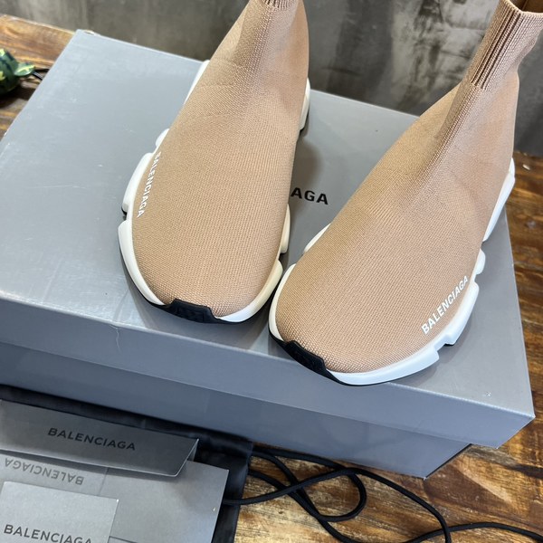 발렌시아가 스피드러너 SPEED 스니커즈 베이지 [매장가140만원대]