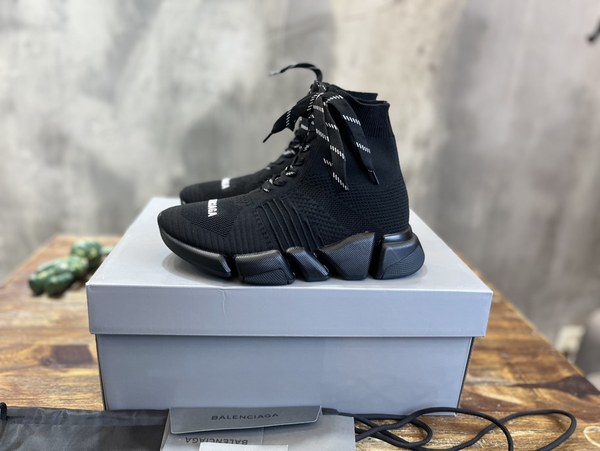 발렌시아가 스피드러너 SPEED 2.0 LACE-UP 리사이클드 니트 트레이너 블랙  [매장가140만원대]