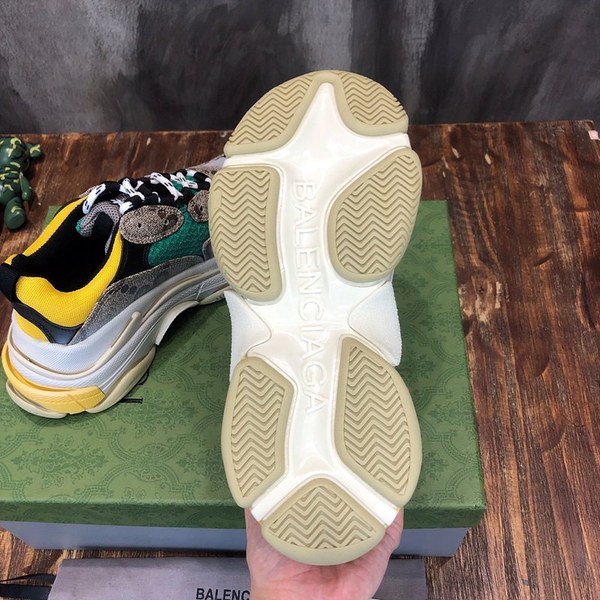 구찌 X 발렌시아가 트리플 S 스니커즈 해커 프로젝트 옐로우 [매장가 170만원대]