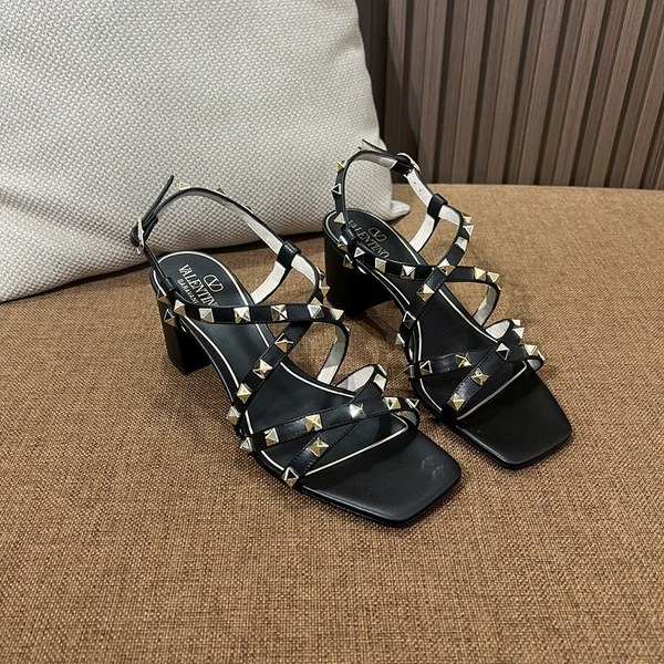 발렌티노 락스터드 송아지 가죽 스트랩 샌들 60MM 블랙 [매장가140만원대]