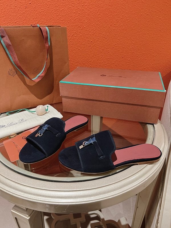 로로피아나 썸머 참스 샌들 [매장가 280만원대]