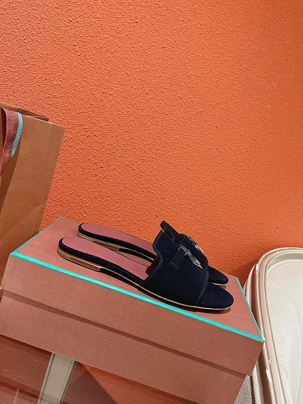 로로피아나 썸머 참스 샌들 [매장가 280만원대]