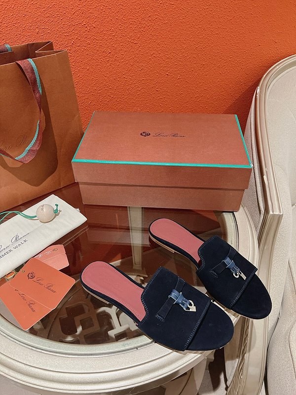 로로피아나 썸머 참스 샌들 [매장가 280만원대]