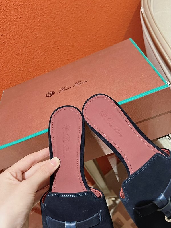 로로피아나 썸머 참스 샌들 [매장가 280만원대]