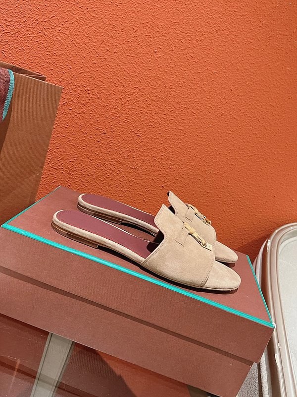 로로피아나 썸머 참스 샌들 [매장가 280만원대]