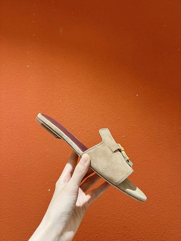 로로피아나 썸머 참스 샌들 [매장가 280만원대]