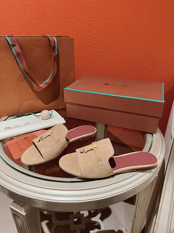 로로피아나 썸머 참스 샌들 [매장가 280만원대]