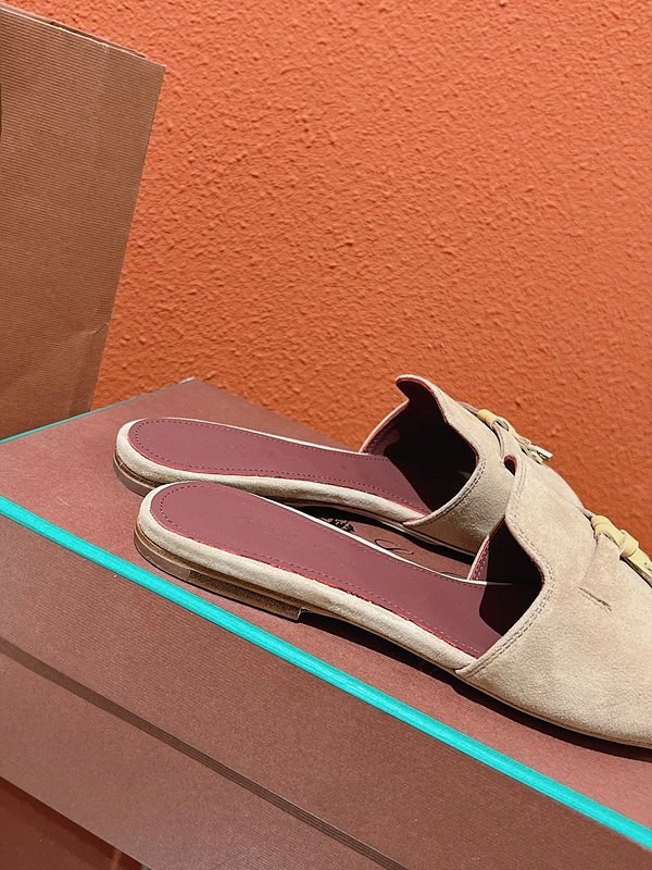 로로피아나 썸머 참스 샌들 [매장가 280만원대]