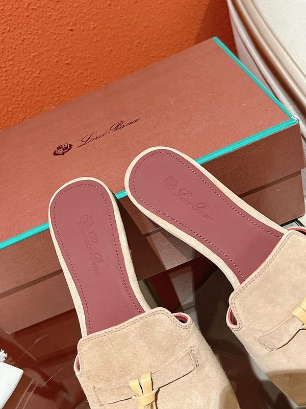 로로피아나 썸머 참스 샌들 [매장가 280만원대]