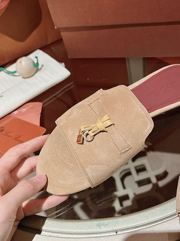 로로피아나 썸머 참스 샌들 [매장가 280만원대]