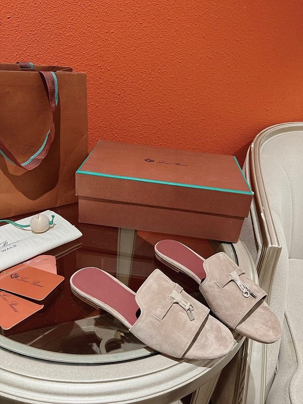 로로피아나 썸머 참스 샌들 [매장가 280만원대]