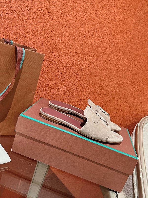 로로피아나 썸머 참스 샌들 [매장가 280만원대]