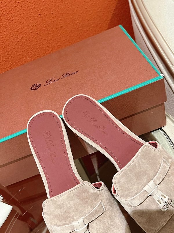 로로피아나 썸머 참스 샌들 [매장가 280만원대]