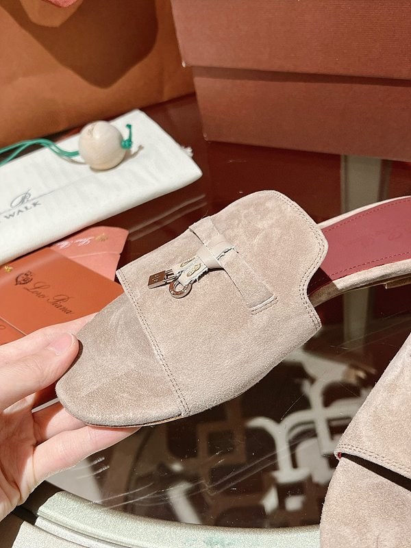 로로피아나 썸머 참스 샌들 [매장가 280만원대]