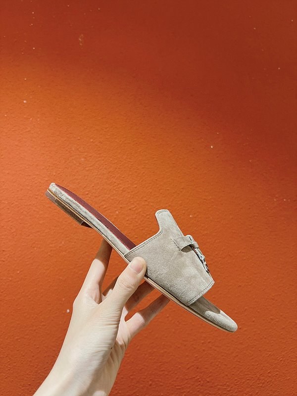 로로피아나 썸머 참스 샌들 [매장가 280만원대]