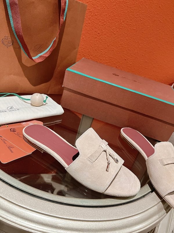 로로피아나 썸머 참스 샌들 [매장가 280만원대]