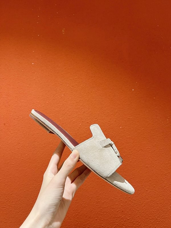 로로피아나 썸머 참스 샌들 [매장가 280만원대]