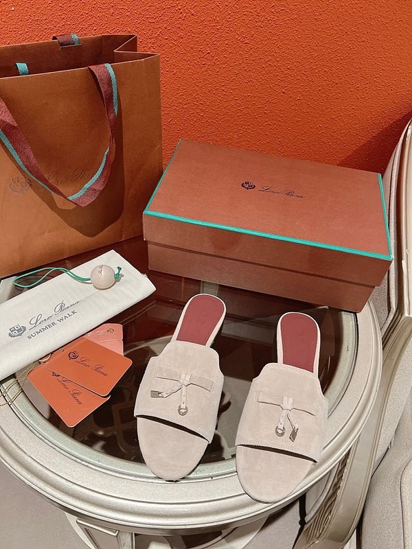 로로피아나 썸머 참스 샌들 [매장가 280만원대]